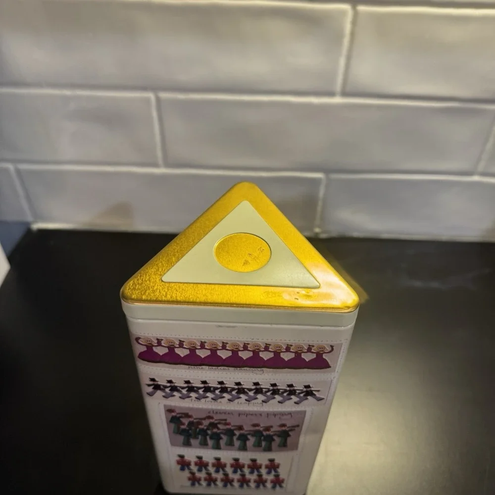 CHRISTMAS BISCUIT TIN‎ TWELVE DAYS OF CHRISTMAS CAROL THINGS EMBOSSED DESIGN